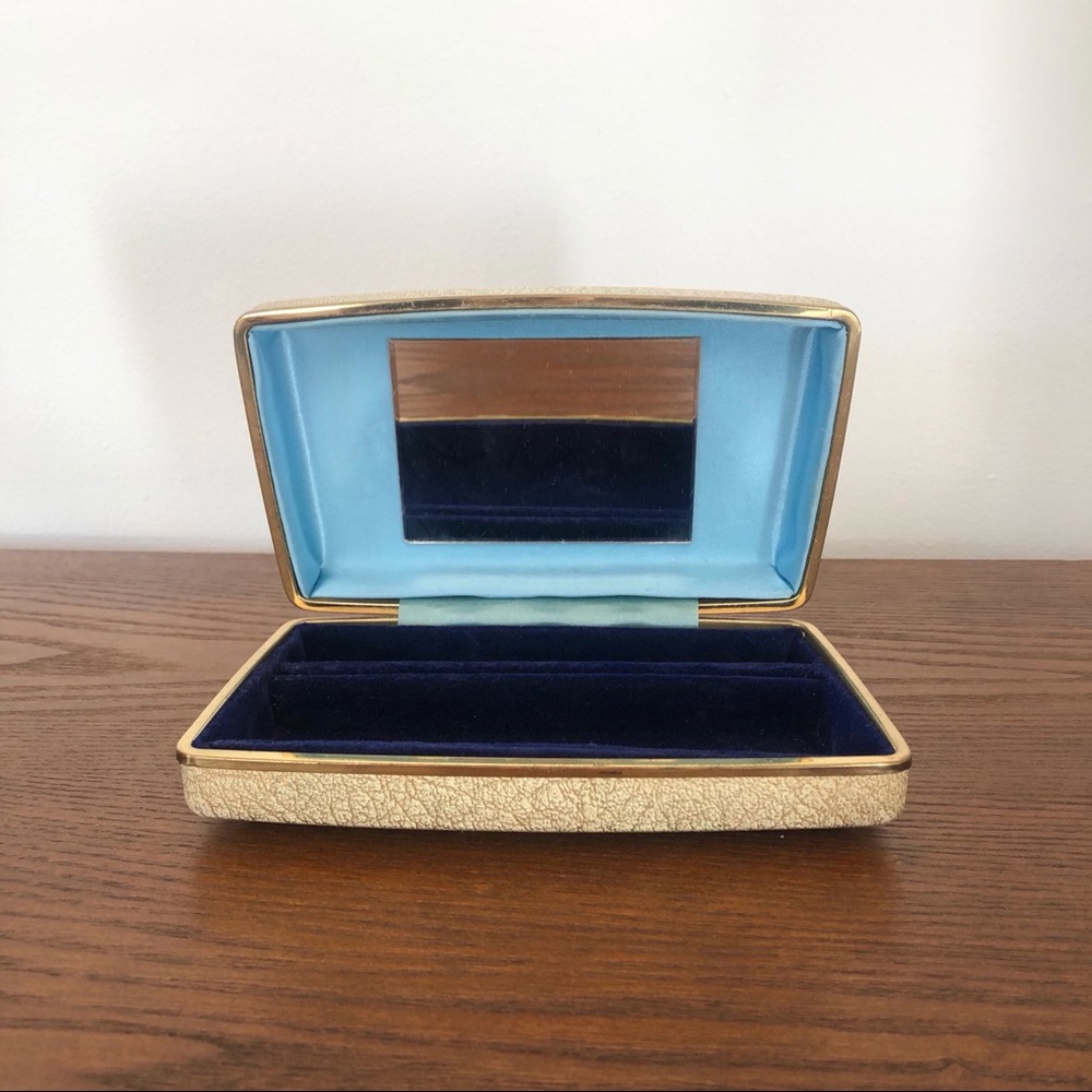 Vintage travel jewelry box